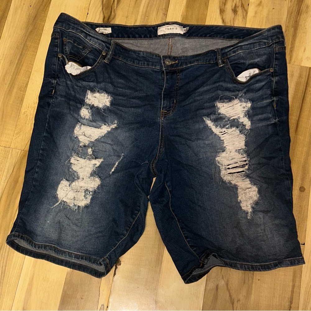 Torrid size 24 jeans ripped